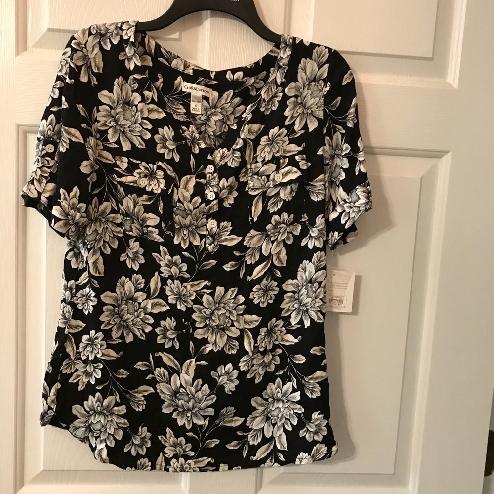 ☀️NWT B&W Hawaiian Shirt🌺☀️